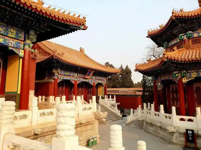 寿皇殿寿皇殿为位于北京景山正北面的一组古建筑群宫廷祭祖之所即神御