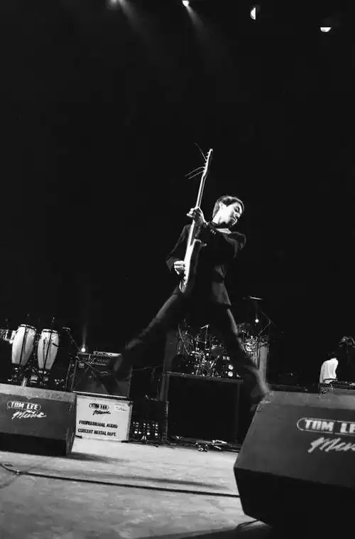 窦唯近照释出:低调生活,悠然成仙