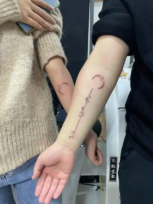 情侣纹身  #郑州纹身  郑州今年第一场大雪,冒雪来的情侣9976