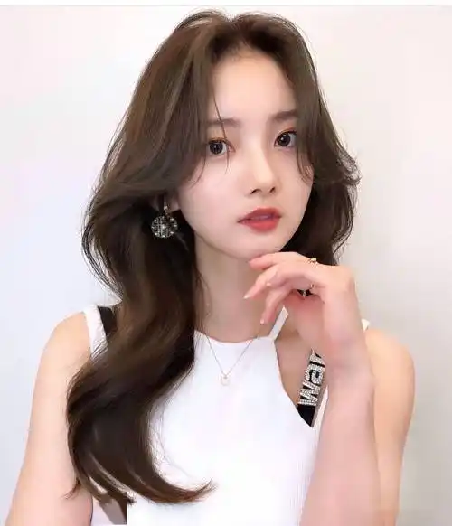 最值得尝试的三种女士发型,立体时尚很有气质,越看越喜欢