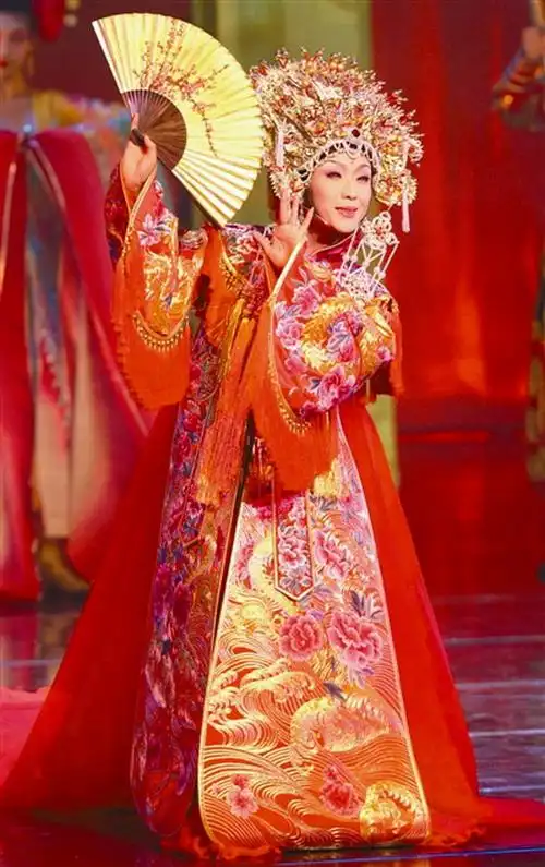 求李玉刚的女装照,越多越好