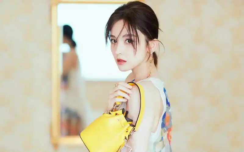 古力娜扎时尚写真高清电脑桌面壁纸