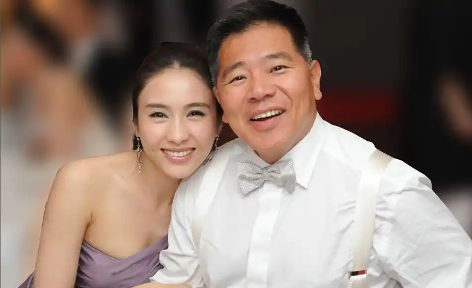 p>黎姿,1971年10月1日出生于中国香港,祖籍 a target="_blank" href=