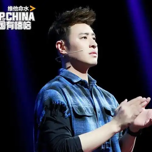 潘玮柏的侧脸是不是比正脸好看一点啊?