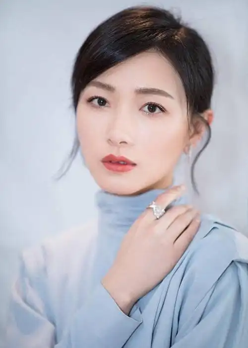 堪称最干净女星41岁万茜出淤泥而不染