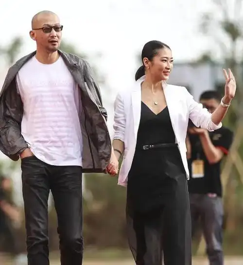 1999年梁静与管虎相识于一场聚会不过那时梁静对管虎没啥感觉