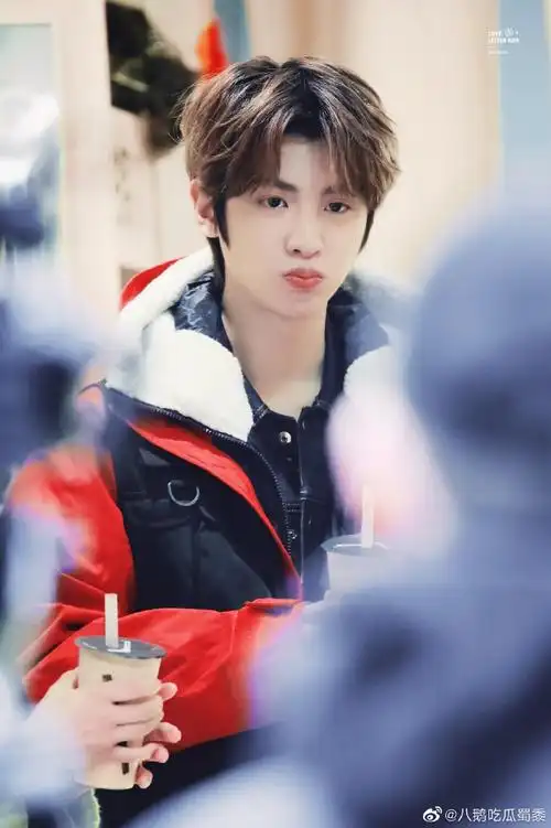 黄明昊超话justin黄明昊嘟嘟嘴可可爱爱,萌化你的心@jjjustin0219