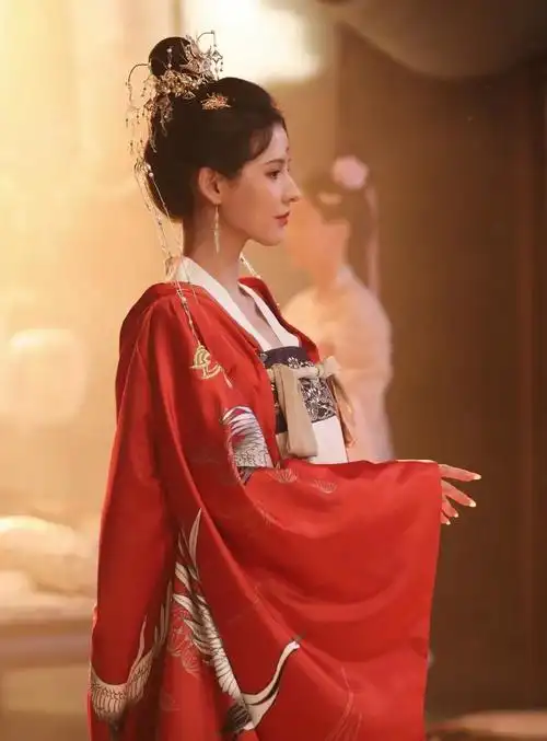 张予曦身着红衣公主古装美照娇艳如花时尚魅力