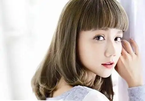 适合额头窄的发型女,别的都可以放下,修颜发型不可能,女生额头比较宽