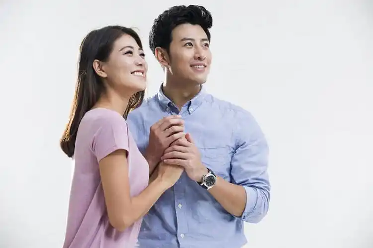 快乐的年轻情侣