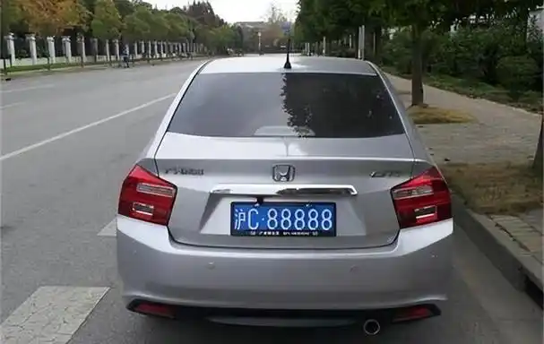 全国最"鸡肋"的车牌,8888数字很抢眼,但全天24小时禁止入市区