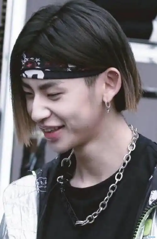 小鬼挑战"美作短发",丑到粉丝都脱粉,外国人的审美有毒吧