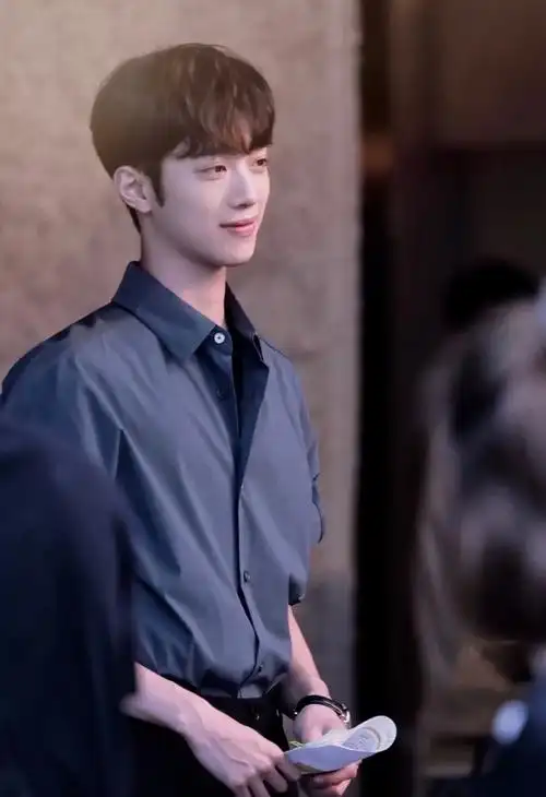 赖冠霖庆祝荧幕初吻请剧组喝饮料##嗨聊暑期档