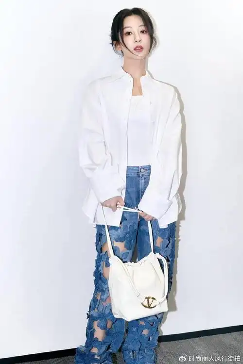 杨紫的生图360度无死角西装叠穿连体裤秀美腿戴琥珀眼镜好嫩