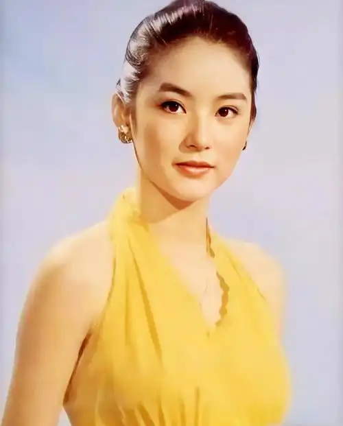 传奇美女林青霞:母亲意外离世让她心碎,牵挂远在河南的姐姐