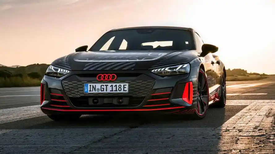 奥迪rs e-tron gt亮相,684hp高性能ev轿跑!