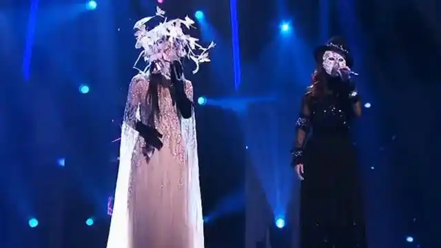 蒙面唱将周深上场身穿女装惊艳献唱她说认出来的都是真爱