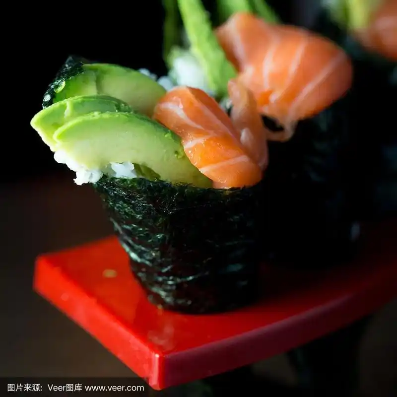 三文鱼鳄梨手卷