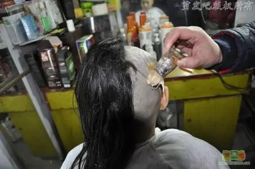 女发友在老理发店剃光头-剪发吧26#(15)