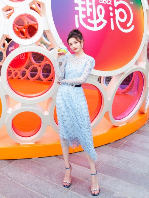 老天吻了宋祖儿的身材,却给了她一双"希腊脚"换上高跟鞋没眼看