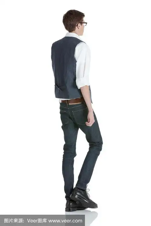 一个人走路的侧面