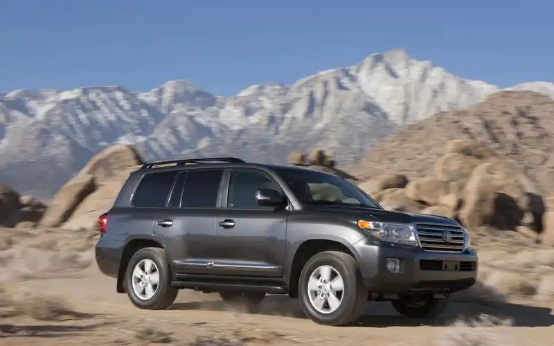 丰田landcruiser越野车桌面壁纸