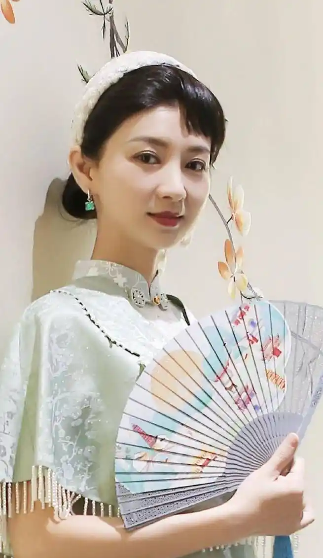 原创沈眉庄斓曦再扮古装穿旗袍故意提升腰线真心机比例好惊艳