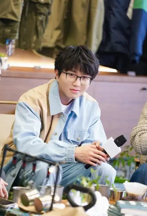 #毛不易回应穿洞洞鞋爬长白山##毛不易带毛洞洞鞋#