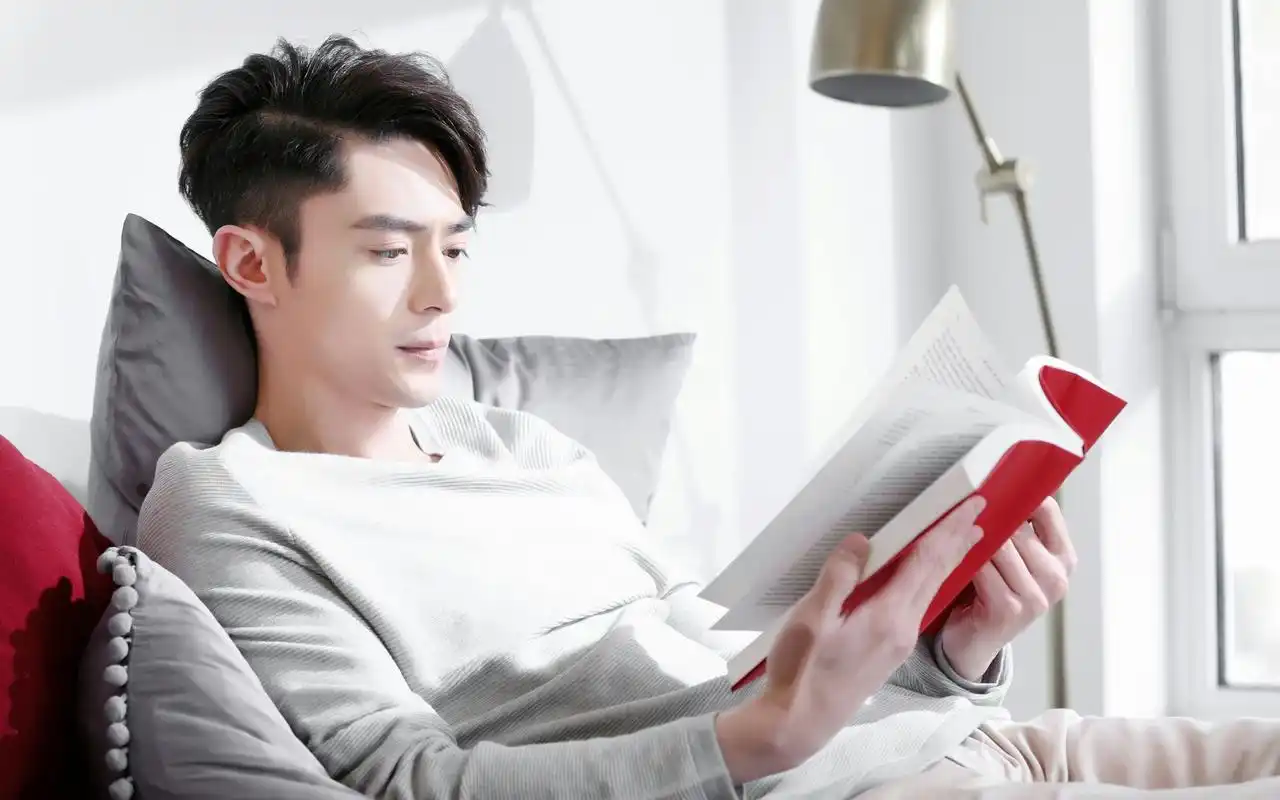 霍建华家居时尚帅气写真图片桌面壁纸高清大图预览1920×1200_大陆