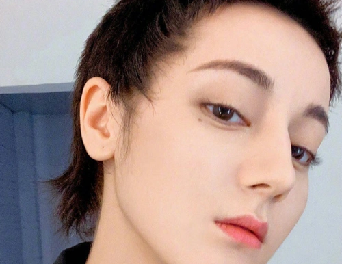 当女星剪了寸头后,杨颖不美了,看到唐艺昕:比张若昀还酷!