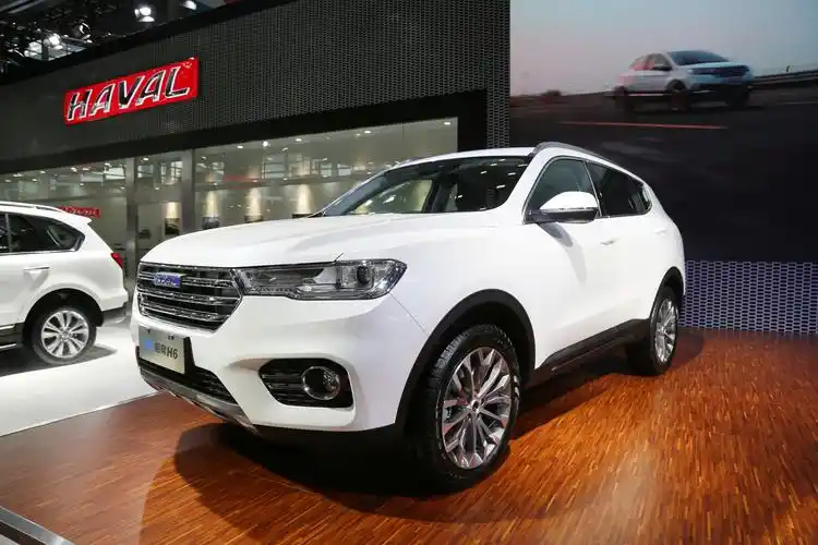 哈弗h6是一款完全城市化的suv,外观和底盘都柔和了很多,日常驾驶更加