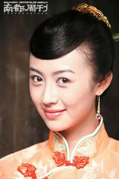 民族:汉族特长:唱歌,跳舞,表演作品:《康熙秘史》,《鹿鼎记》等李菲儿