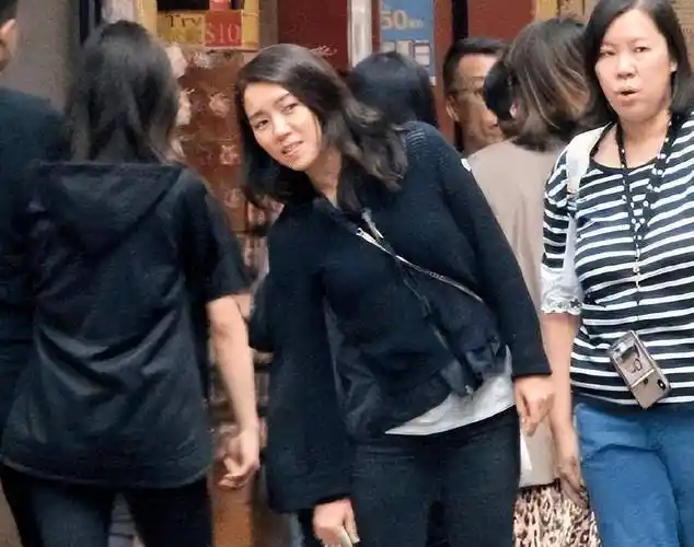 黎明罕见携妻女露面,小21岁助理老婆长相普通但气质清纯_wing_造型