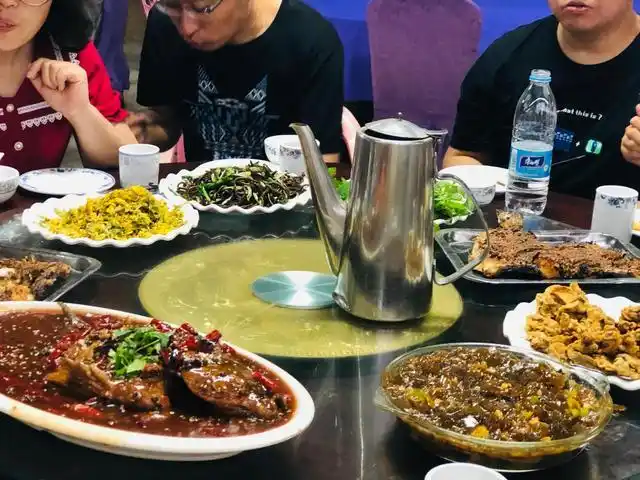 河南八口之家聚餐在朋友圈火了,八个菜还不到300元,这菜真划算