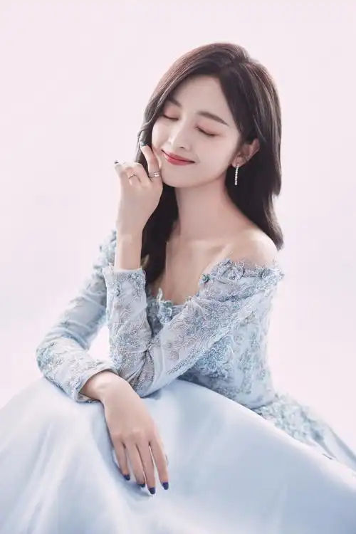 p>吴宣仪(         ,xuan yi),1995年1月26日出生于海南省海口市