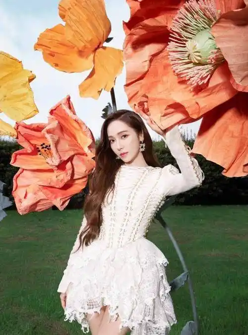 郑秀妍夏日限定,秘密花园大片,释放美的力量!_照片_音乐_新闻