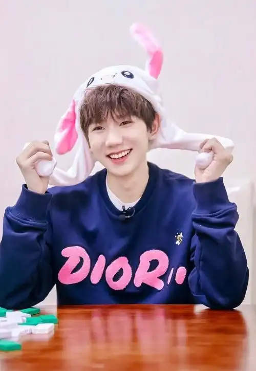 王源2022时和岁暖