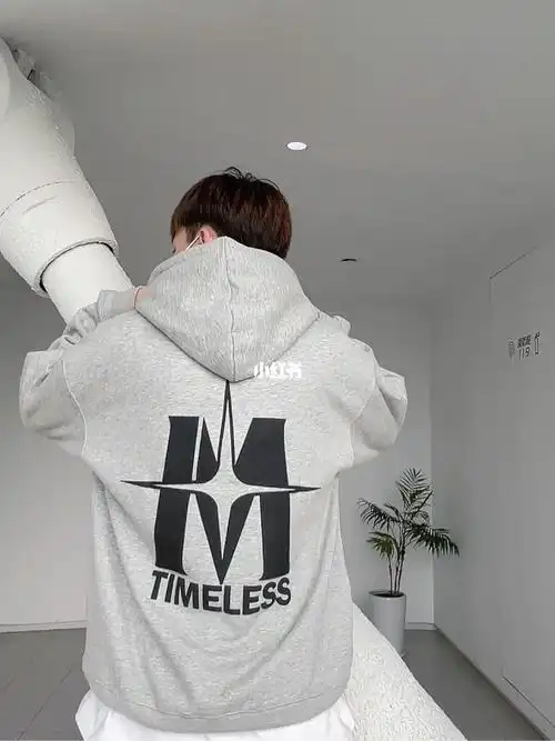 秋天钟爱的灰色卫衣|打工人通勤穿搭