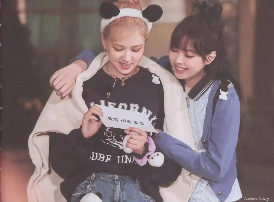 jennie#rosé#lisa 最后两张可以当闺蜜头像了 - 抖音