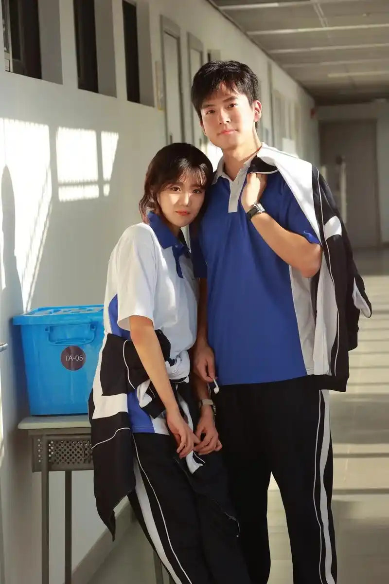 等你下课.23岁的我们cos了17岁的他们#值得怀念的校园瞬 - 抖音