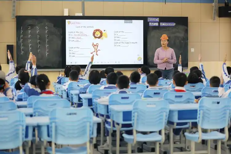 跟着floppy 森林游,享快乐习本课堂———记锦田小学