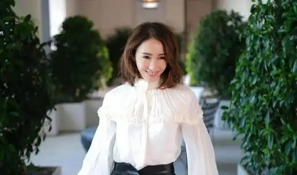 演员黎姿:嫁给残疾丈夫生了3个女儿,现在她的生活过得还好吗?