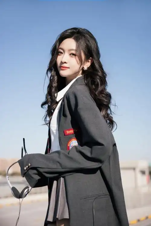 吴宣仪学院风女高##向朝阳的调色盘