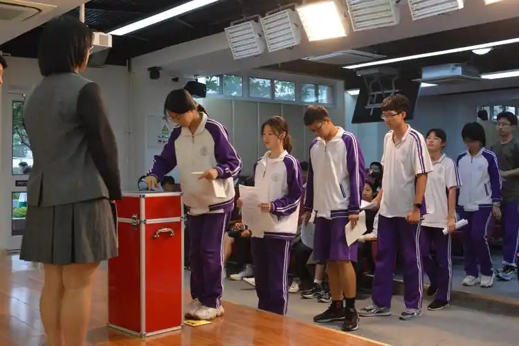 清华附中奥森将台路校区隆重举行第六次学生代表大会