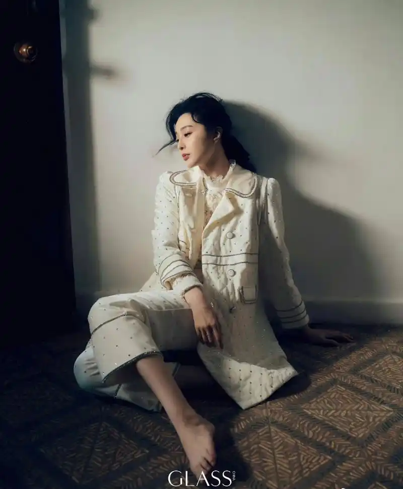 范冰冰封面杂志复古大片!