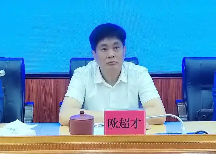副市长陈伟斌,市法院院长吴春鸿,市检察院检察长陈成忠,市政府有关