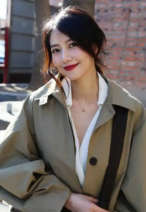 国民女神高圆圆换发型了,波波头扎起来更好看,明眸皓齿不老女神_印象