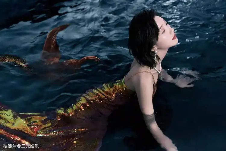 毛晓彤在水中拍大片,网友:"一半是美貌,一半是智慧"_写真