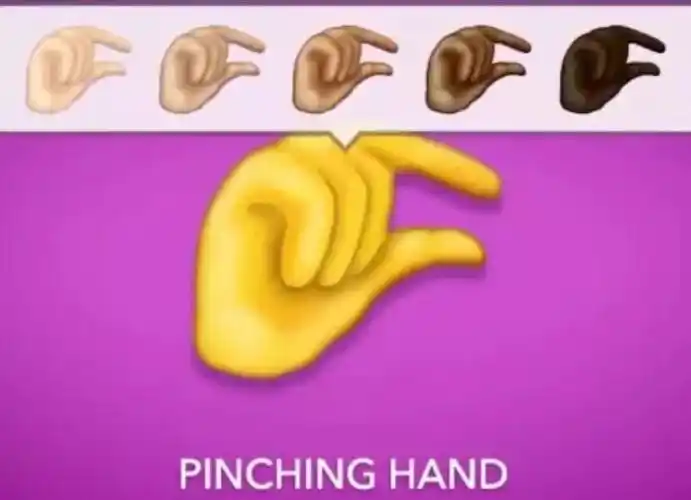 新的一轮表情包大战大概长这样↓喏~新的emoji表情并有多个表情与身体