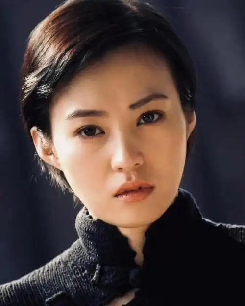 演员郝蕾:与刘烨分开后,44岁一个人带着双胞胎儿子